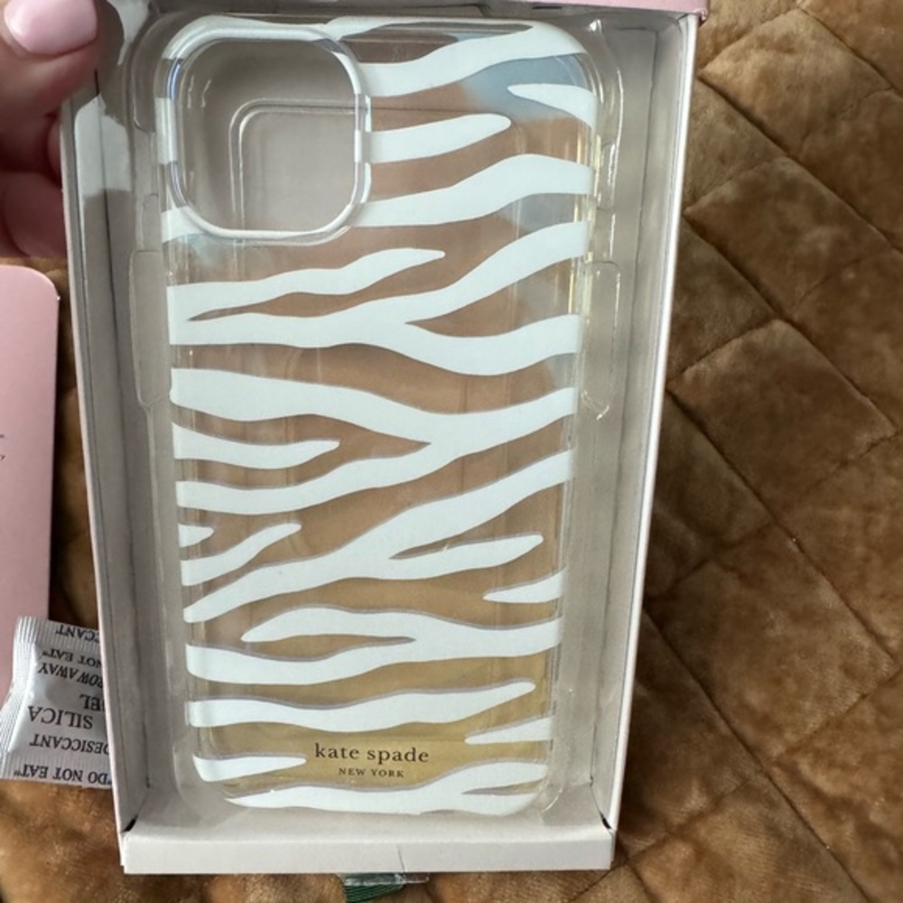 KATE SPADE ♠️ iPhone 14 Plus case in white/clear zebra print! Pretty & Practical